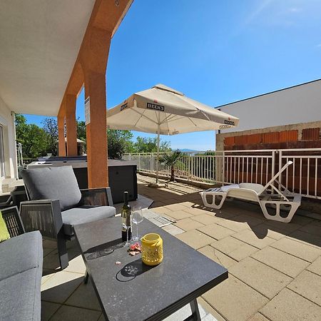 קריקווניצה Apartments Lujic מראה חיצוני תמונה